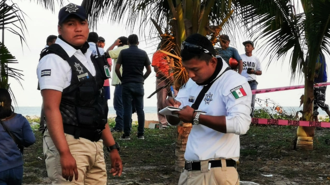 El hombre fue visto por vecinos, por lo que pidieron apoyo a los elementos policiales