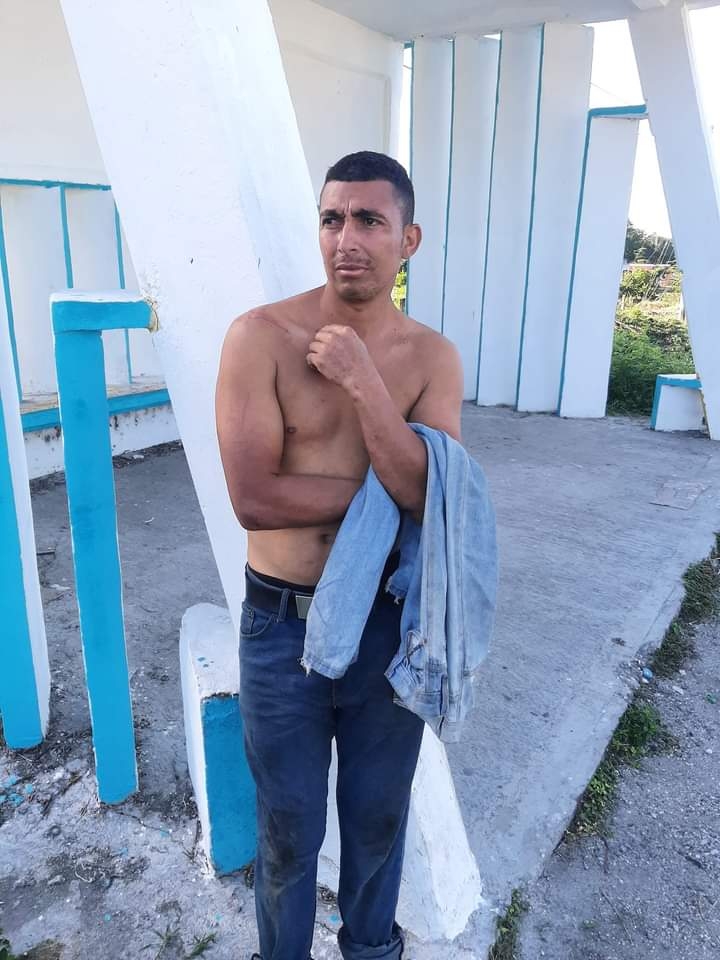 Joven "aparece" en Escárcega; vecinos piden ayuda para encontrar a su familia