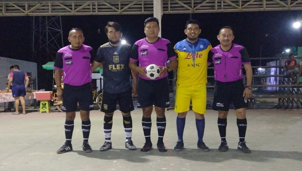 El primer partido lo disputó el combinado de las Águilas que venció tres goles a cero a los Cachorros de Arellano