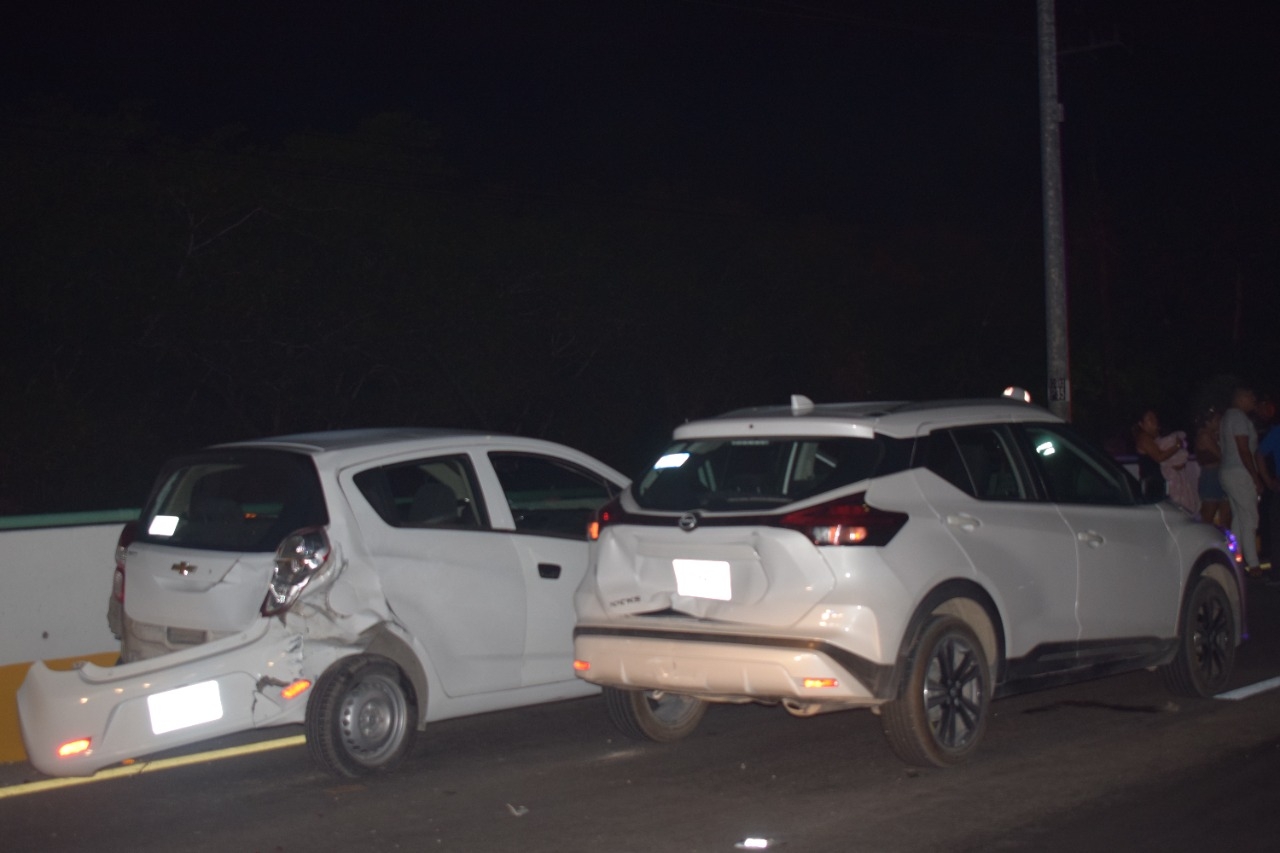 Al lugar del accidente arribaron paramédicos para brindar atención a los heridos en Progreso