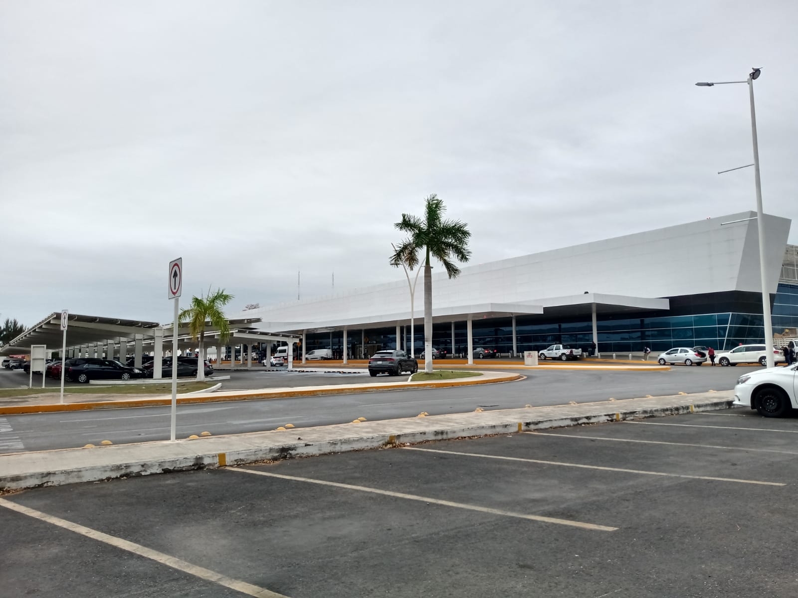 En el aeropuerto de Mérida no se han registrado ni cancelaciones ni vuelos atrasados por el mal clima