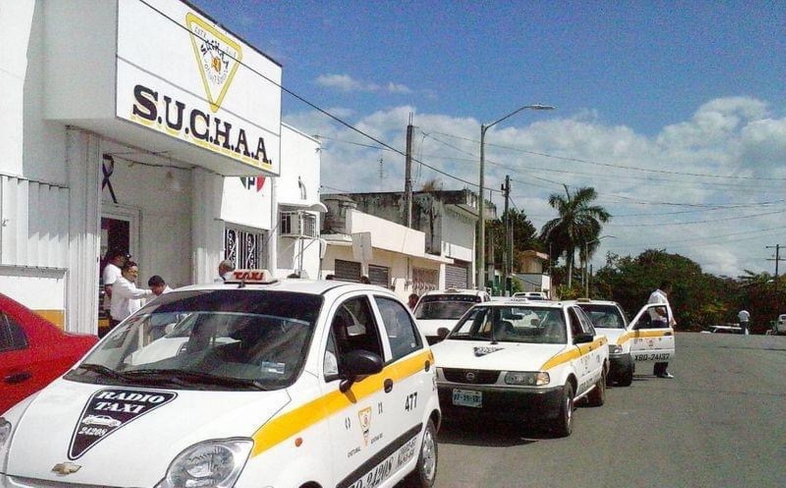 Los taxis cobran 25 pesos como tarifa mínima y como colectivo, 7 pesos