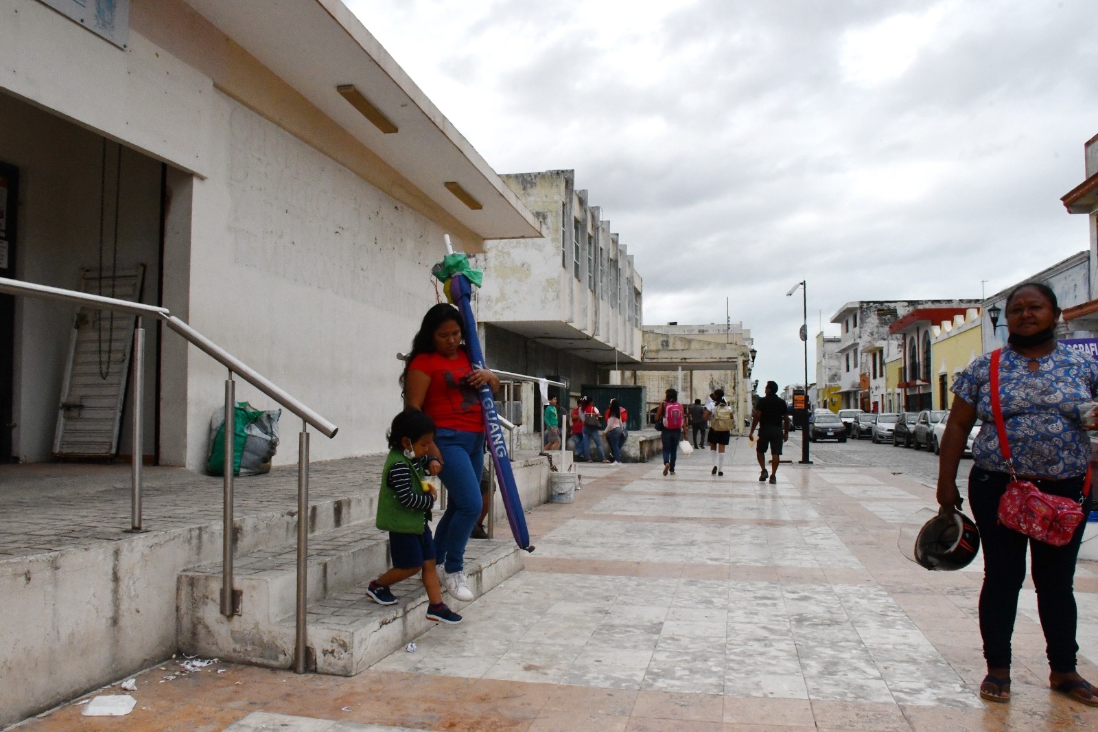 Comerciantes del Pasaje San Juan fueron retirados durante un operativo en Campeche