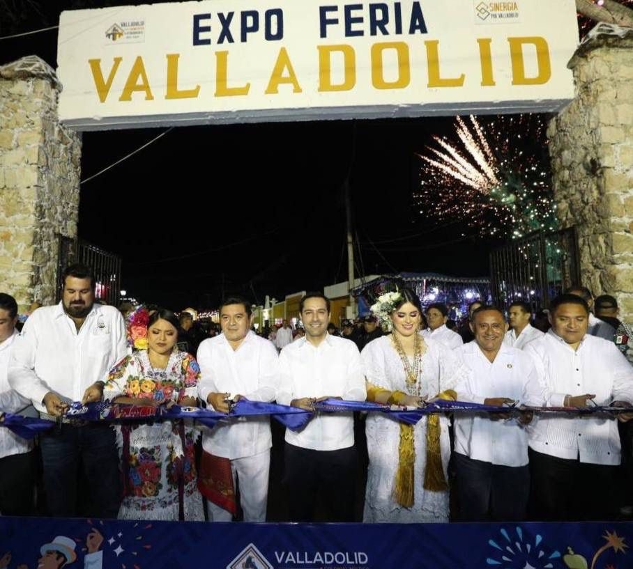 Mauricio Vila realiza el corte de listón inaugural de la Expo Feria Valladolid 2023