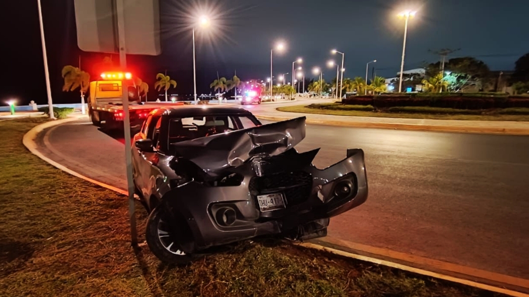 Joven choca el carro de su amigo luego de irse de parranda en Campeche