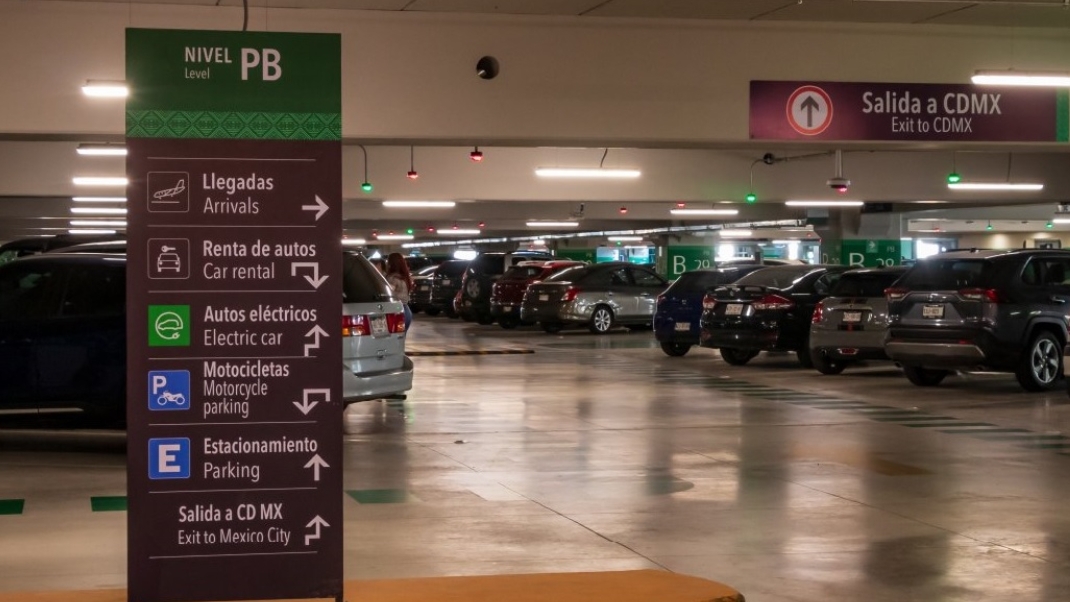 El precio mínimo por estacionarte en el aeropuerto de Santa Lucía es de 16 pesos