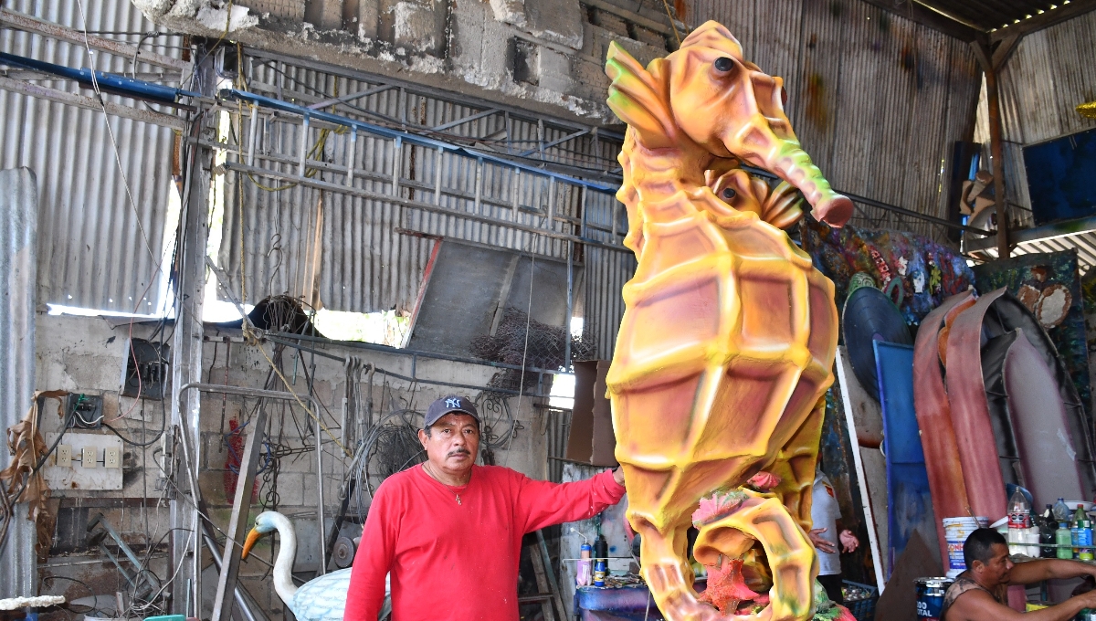 "Los Hichos", más de 30 años creando fantasías en el Carnaval de Campeche