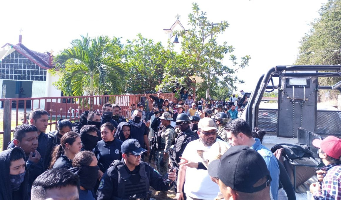 Cinco personas murieron en un enfrentamiento entre civiles y policías en Guerrero