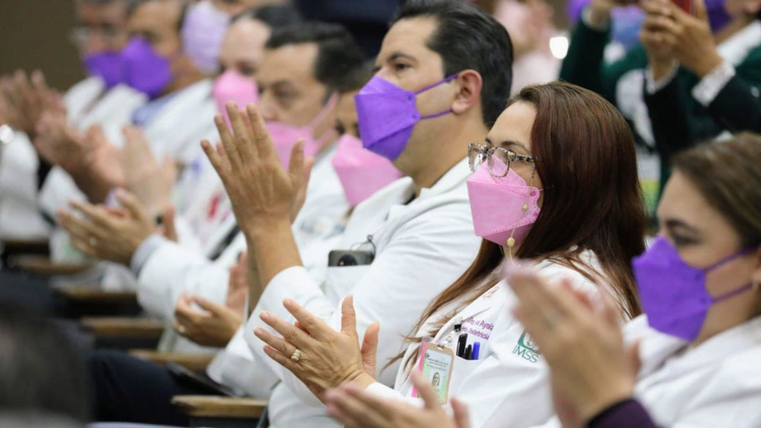 En total se requieren tres mil 730 personas, de los cuales mil 535 médicas y médicos generales