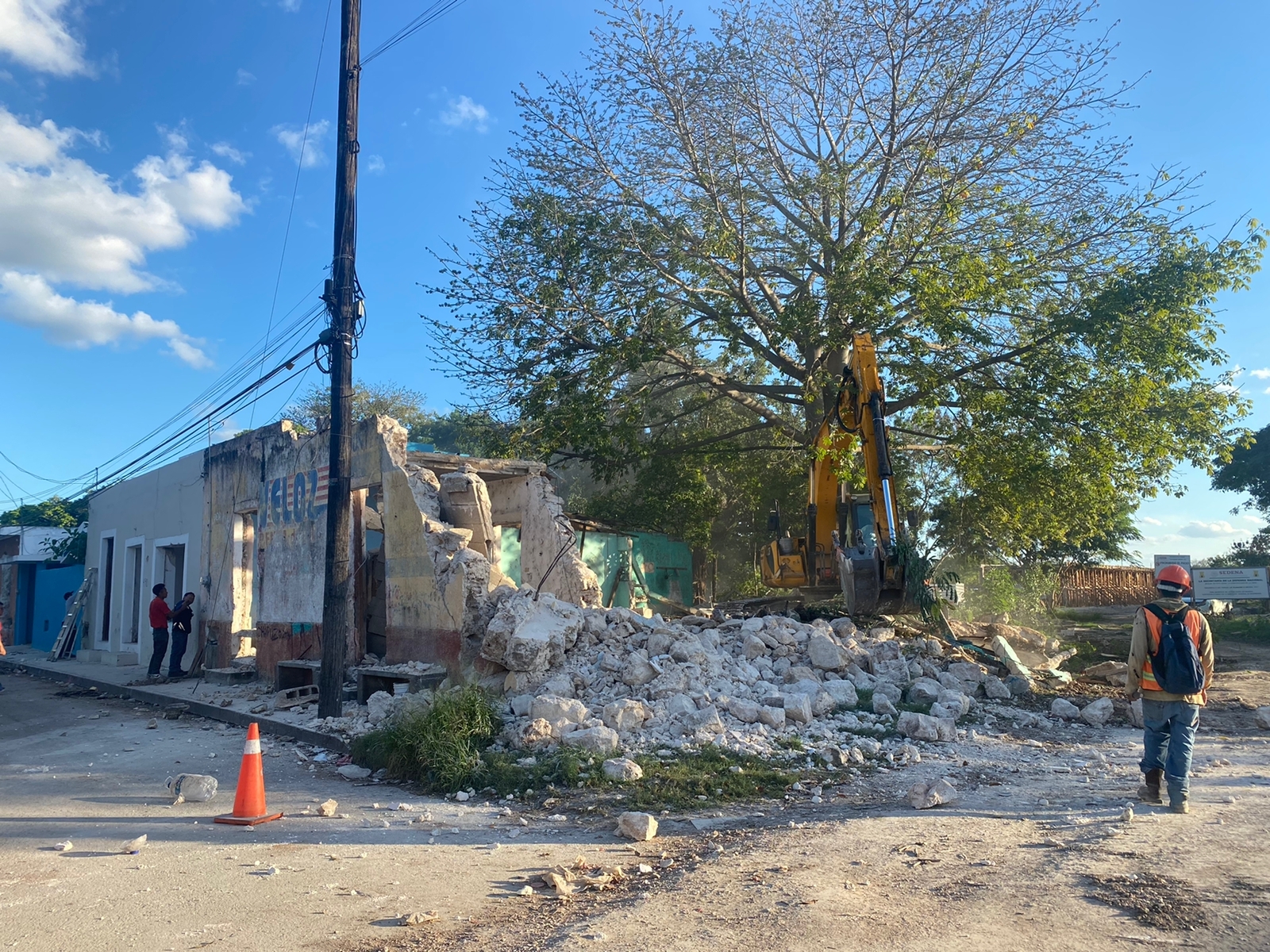 Hoy se inició con la demolición de la primera casa