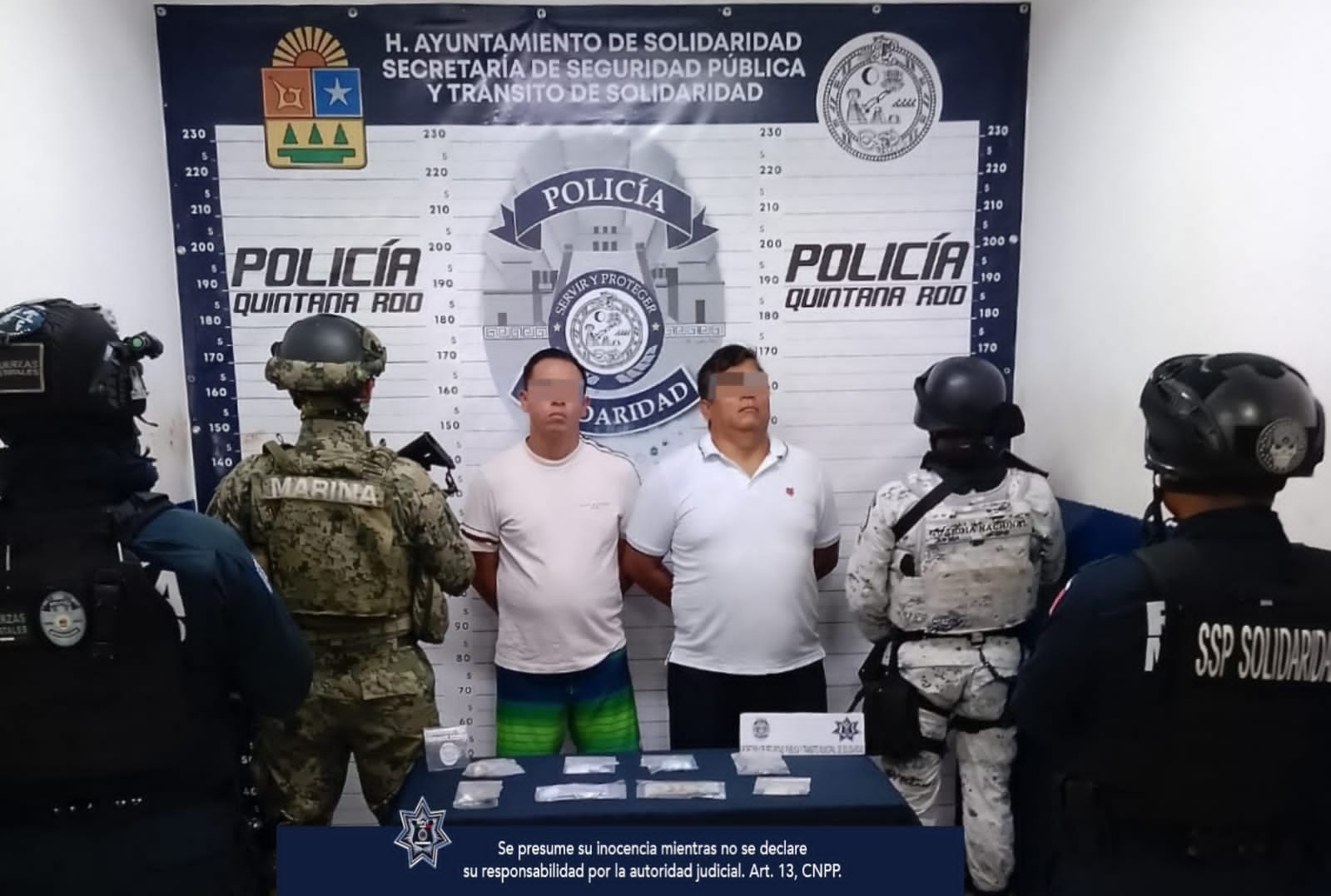 Detienen a dos hombres en posesión de posibles narcóticos en Playa del Carmen