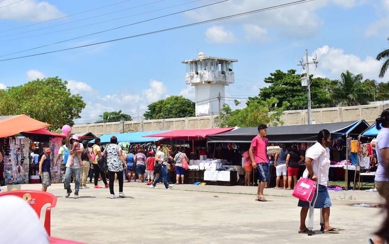 Apuñalan a un hombre en el tianguis de San Roque en Mérida