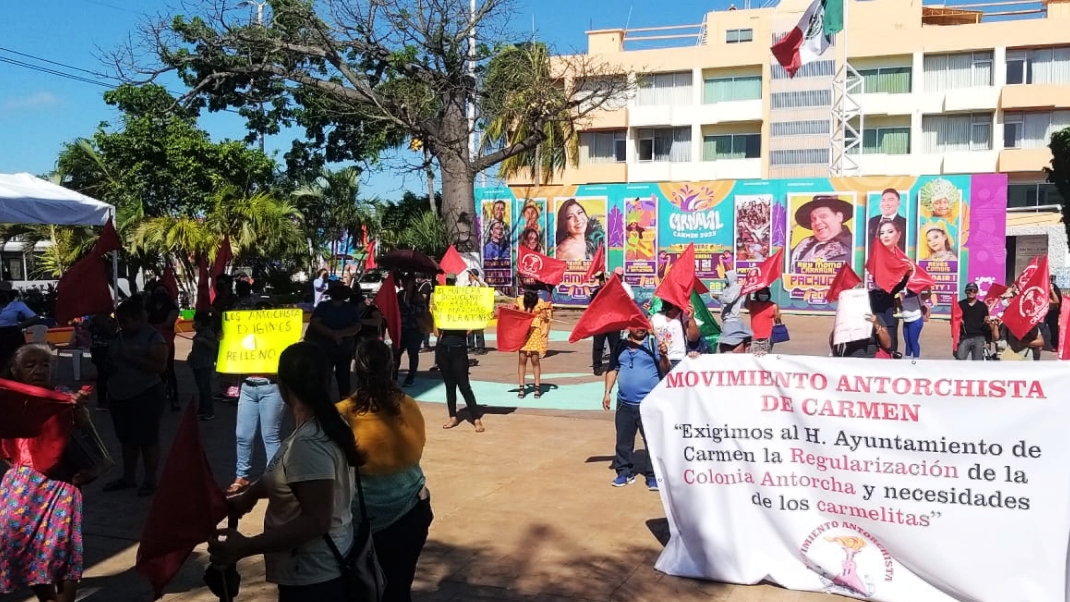 Antorchistas se manifiestan en Ciudad del Carmen; exigen apoyos al Alcalde: EN VIVO