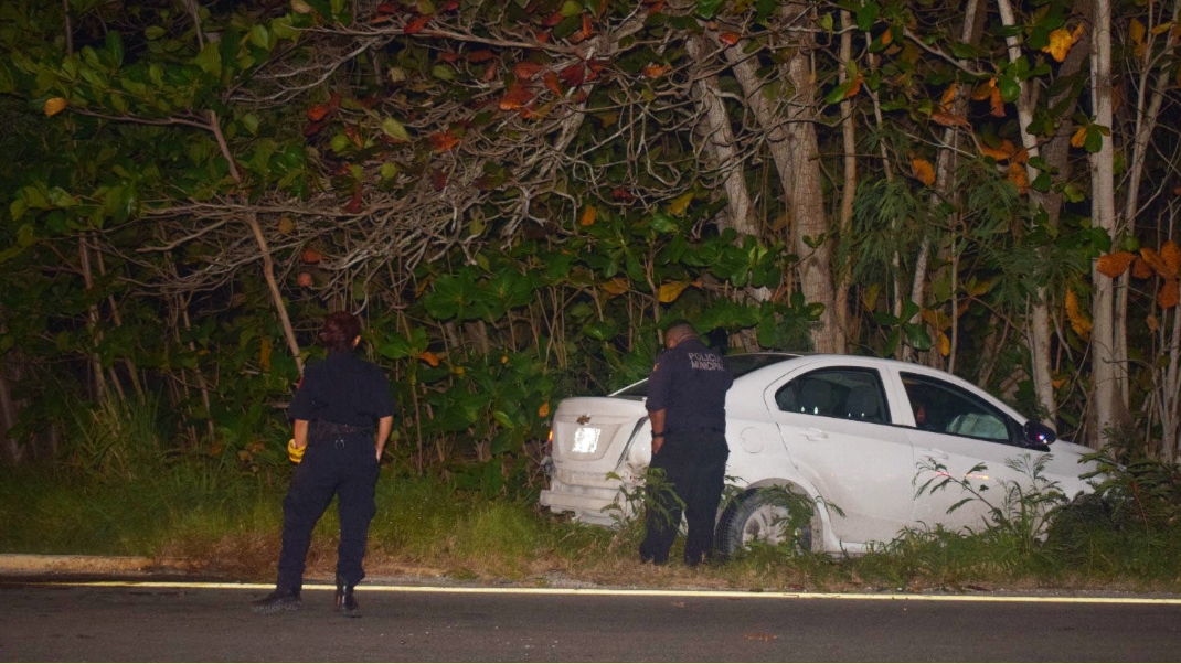 "Chilango" sufre aparatoso accidente sobre la carretera Mérida-Progreso