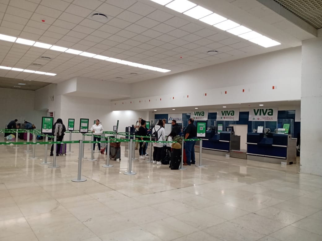 El aeropuerto de Mérida instaló una vitrina para exhibir los objetos prohibidos