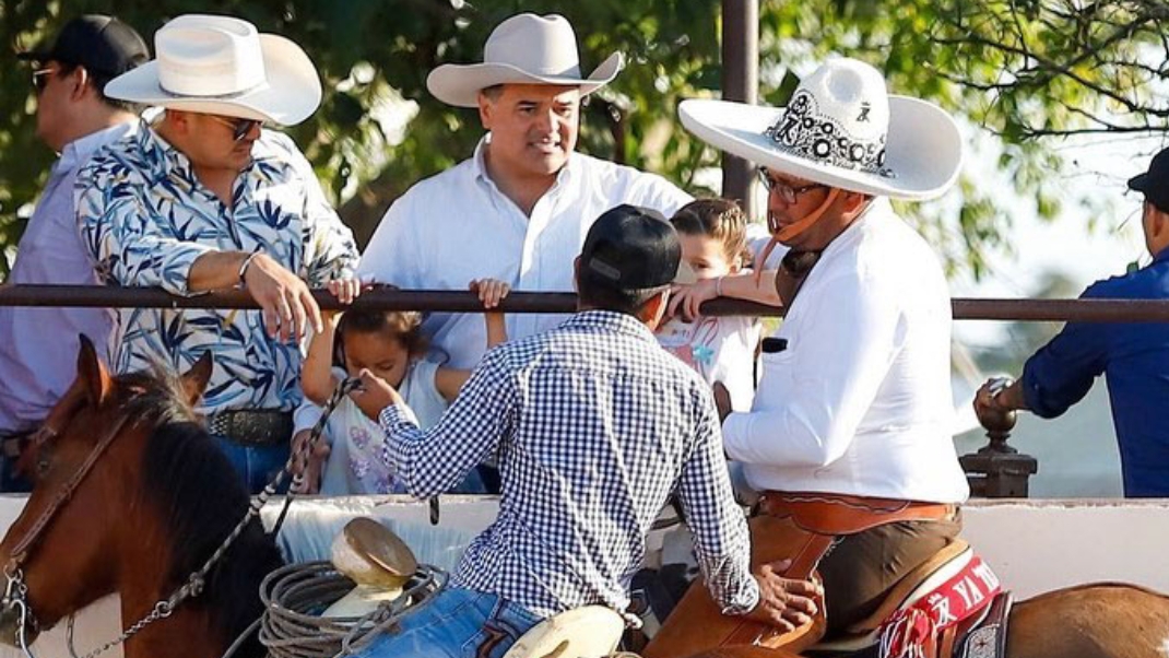 Renán Barrera justifica viaje de promoción a municipios en Yucatán