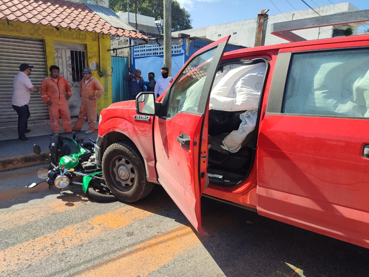 Camioneta atropella a un motociclista en Ciudad del Carmen