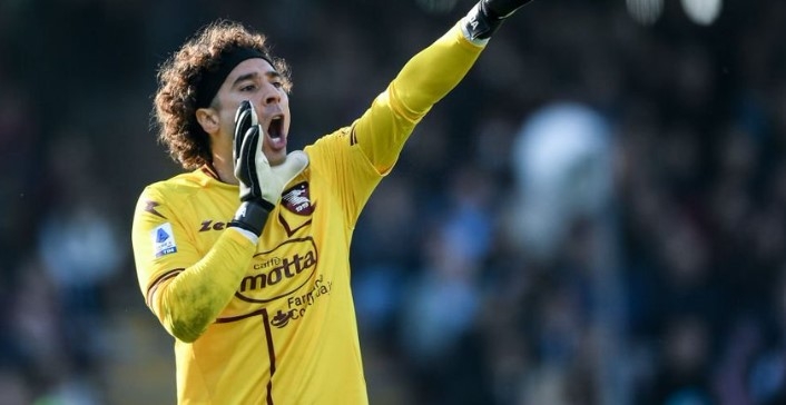 Guillermo Ochoa debuta en la Serie A, pierde su equipo pero tuvo grandes atajadas: VIDEO