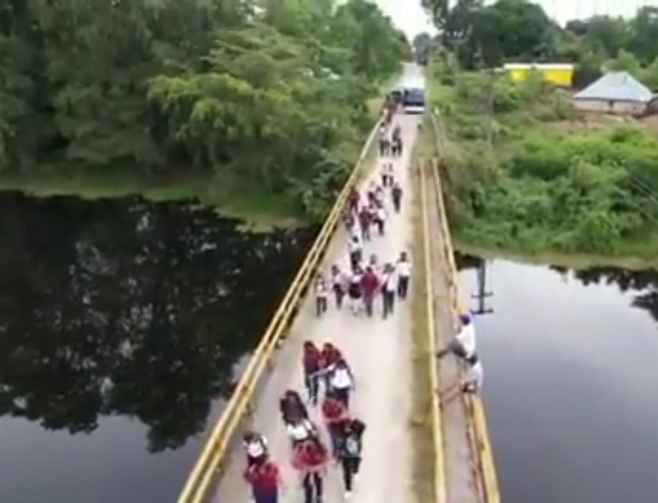 Vecinos de Candelaria exigen construcción de un nuevo puente ante riesgo de colapso