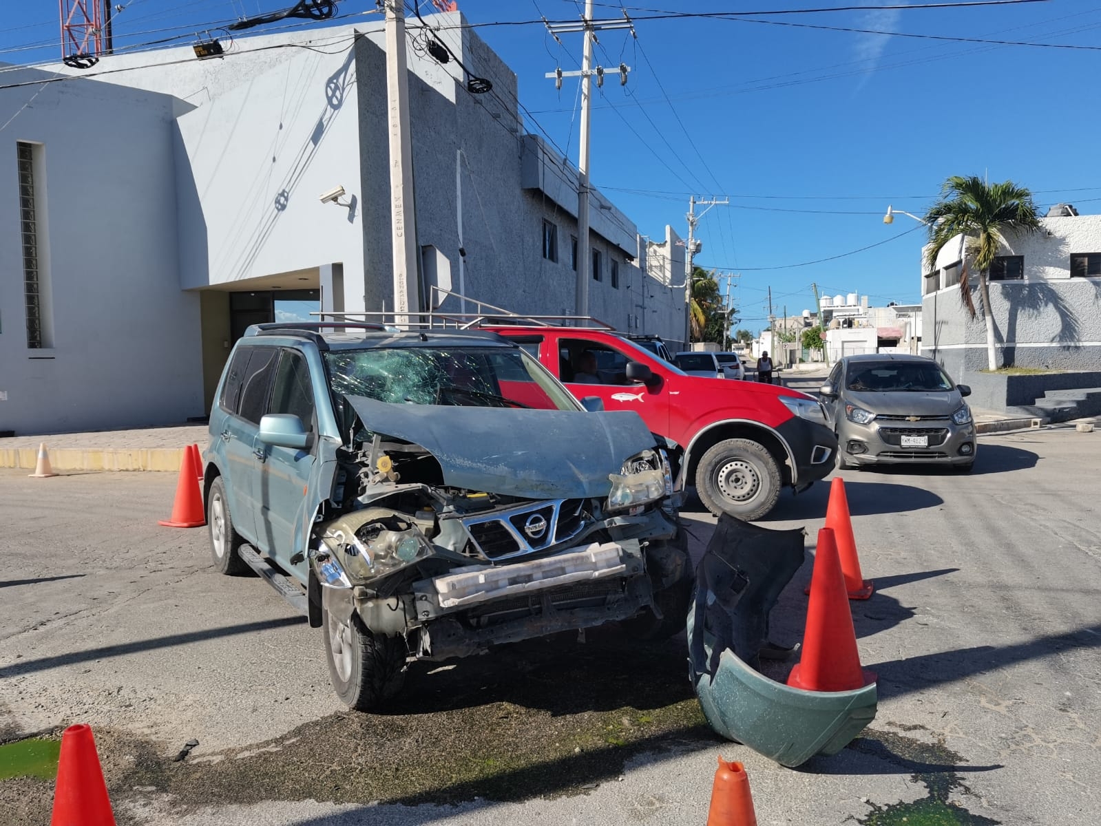 El choque desencadenó un operativo policiaco en calles del puerto