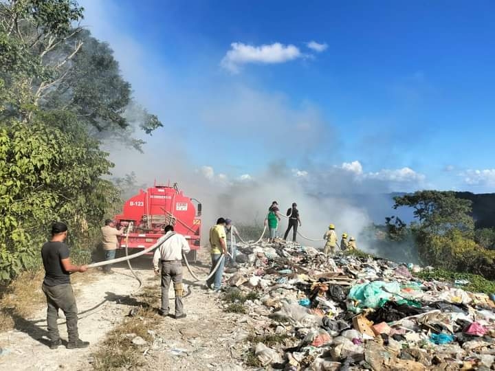 El humo llegaba hasta la carretera federal Escárcega-Champotón lo que impedía la visibilidad de los choferes