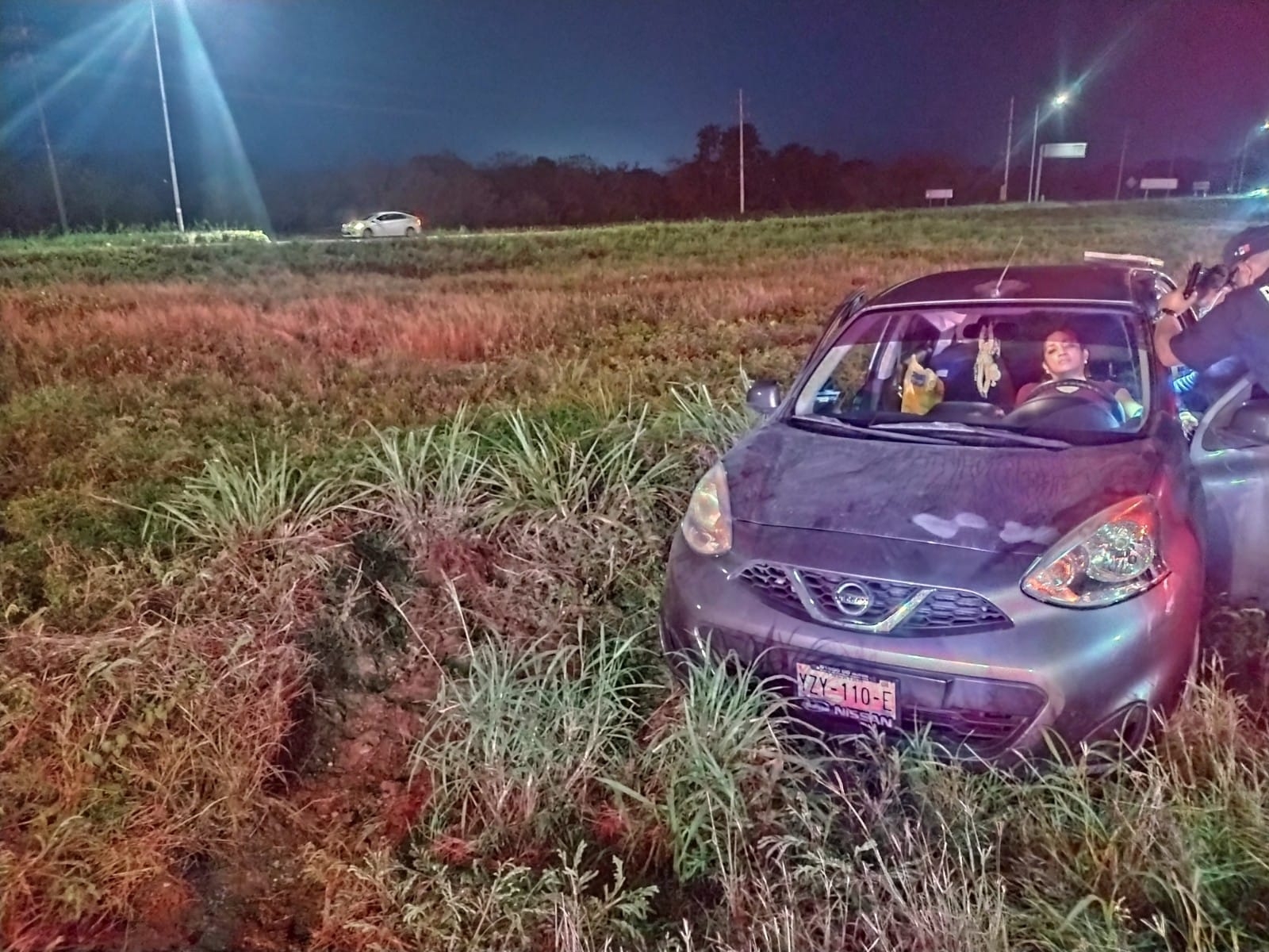 El auto quedó a un costado de la carretera Mérida-Progreso