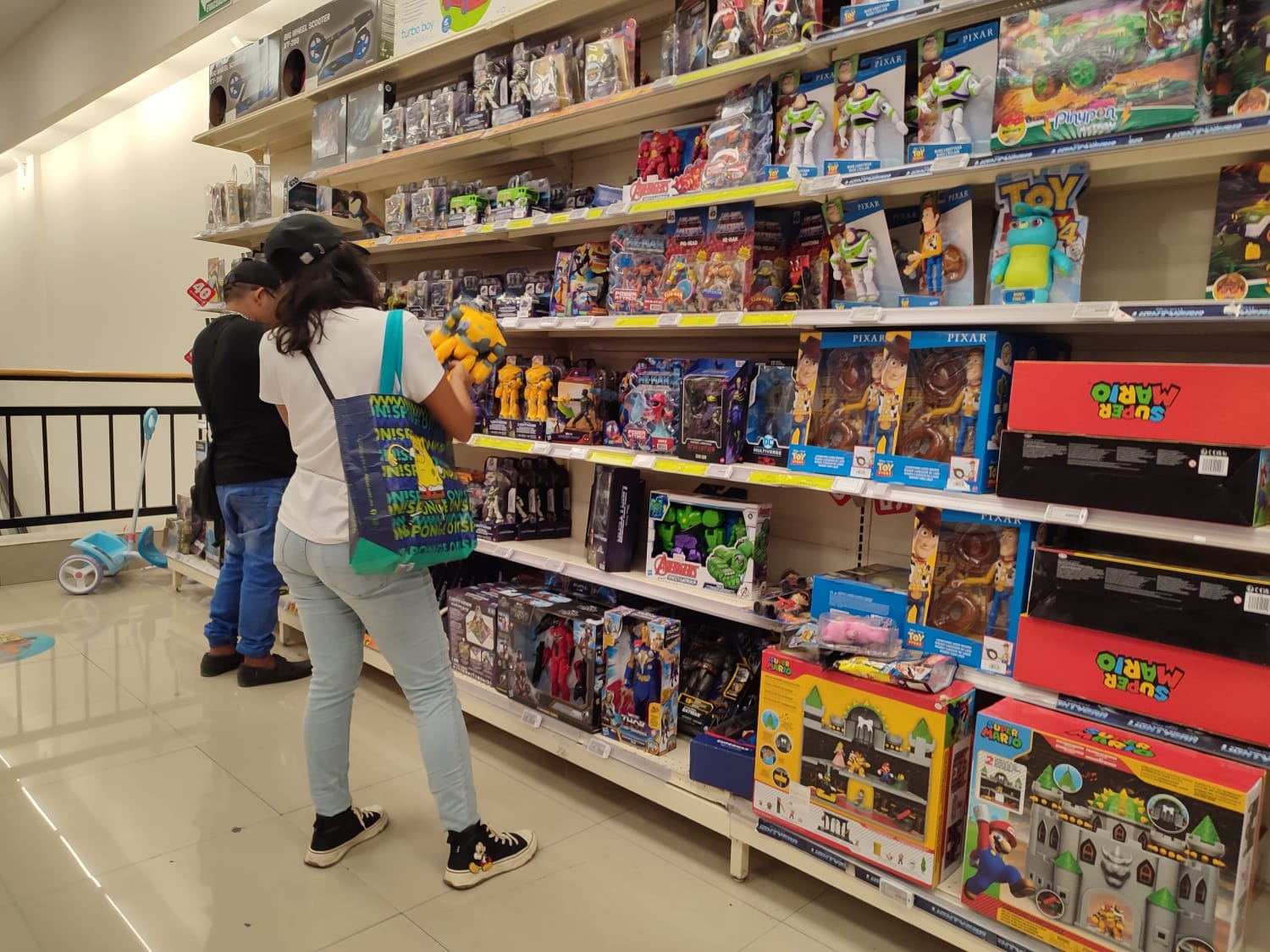 Santa deja 'en ceros' a los Reyes; jugueterías de Mérida registran bajas ventas