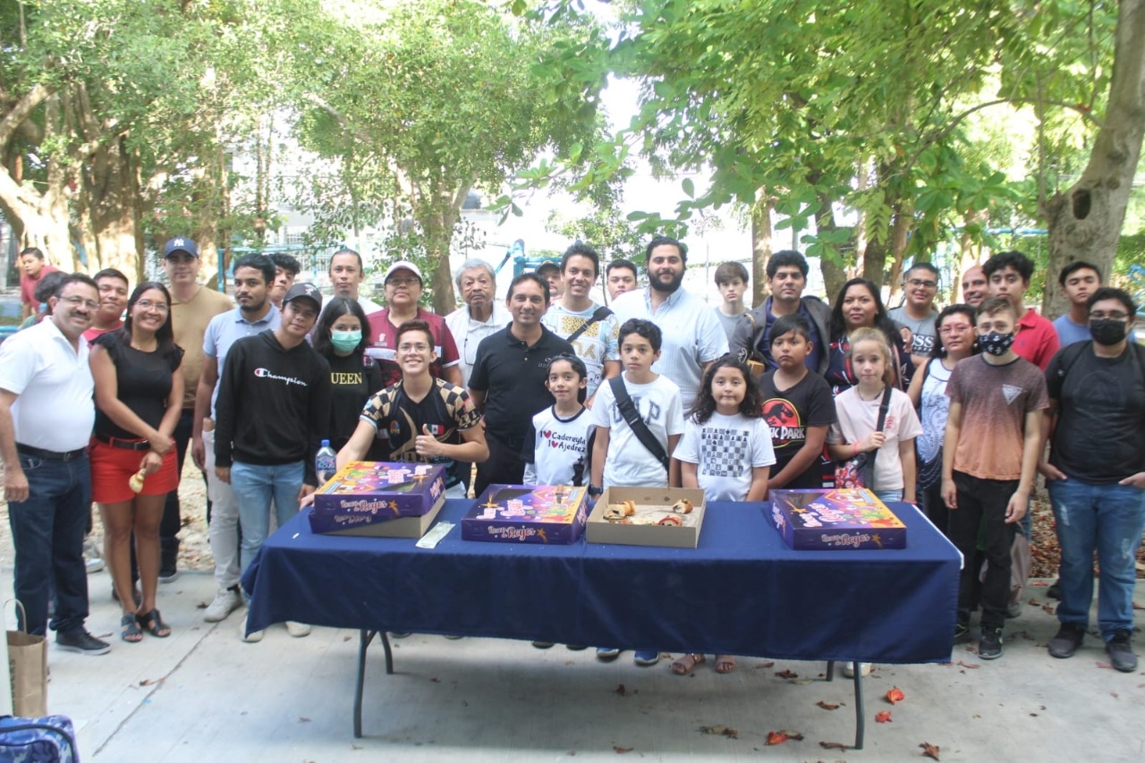 Todos los participantes y sus acompañantes participaron también en la tradicional partida de la Rosca de Reyes