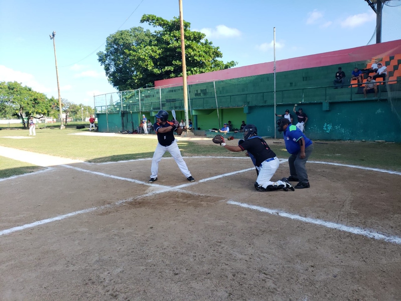 Club Amigos y Jarochos empatan en el regreso de la Liga Municipal de Veteranos en Cancún