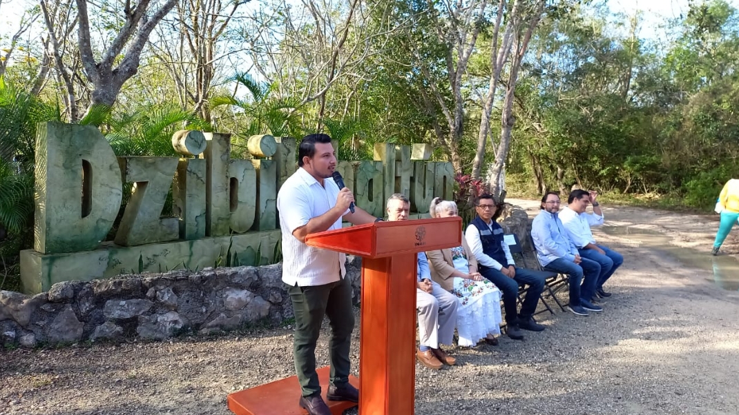 Autoridades encabezan la puesta de la primera piedra del Centro de Atención al Visitante