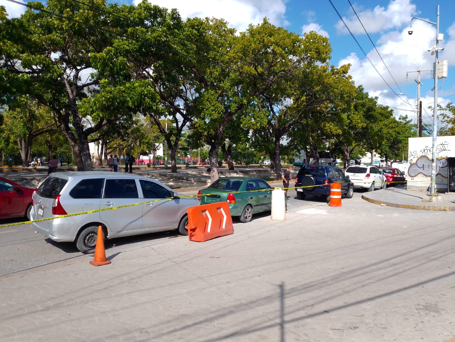 Cortan circulación en Cancún por reemplacamiento: EN VIVO