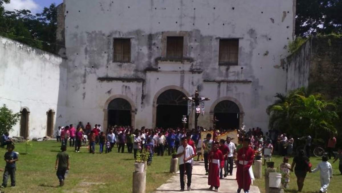 Católicos celebran al Santo Cristo de las Ampollas en Ichmul, Peto