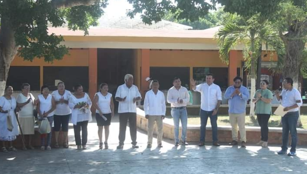 Estudiantes arman festejo por el aniversario del Escudo de Armas en Chocholá