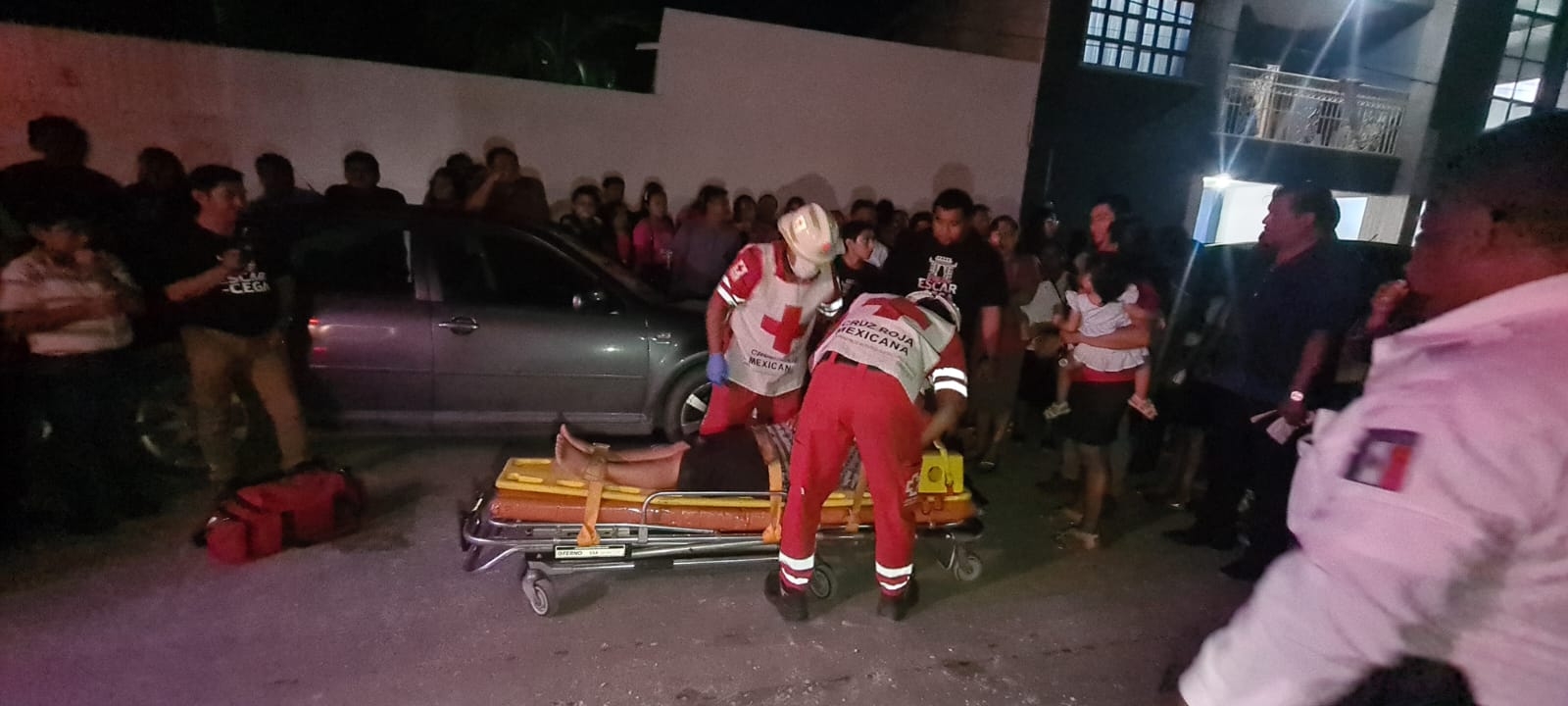 Motocicleta atropella a mujer y a su hija en la colonia Revolución