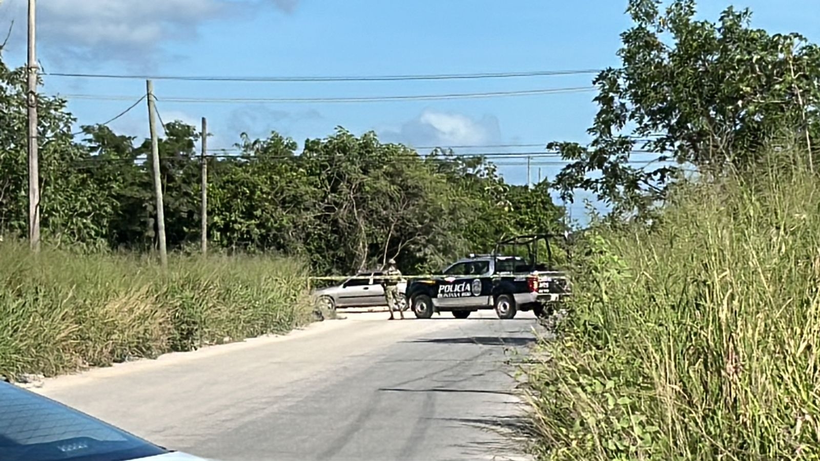 Las autoridades procedieron a acordonar la zona, cerraron el acceso vehicular y peatonal; vecinos piden mayor seguridad debido a la falta de recorridos policiales.