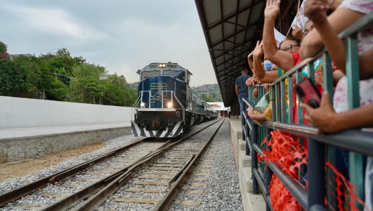 AMLO anuncia que la Línea K del Tren del Istmo de Tehuantepec estará lista en agosto de 2024