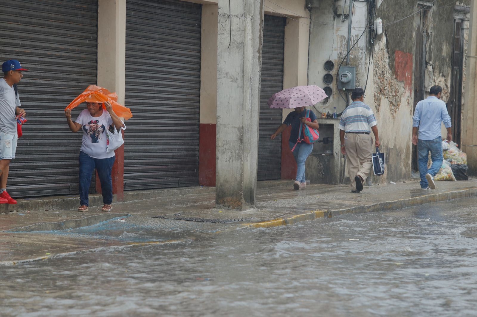 Se recomienda tomar precauciones por las fuertes lluvias
