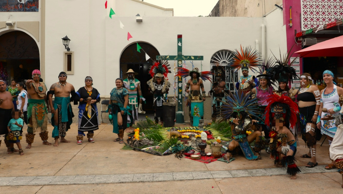 Como parte de las celebraciones se llevaron a cabo ofrendas y ceremonias prehispánicas, así como la tradicional vaquería yucateca
