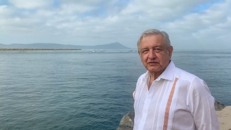 AMLO declara saldo blanco en Baja California Sur tras paso de Huracán Norma