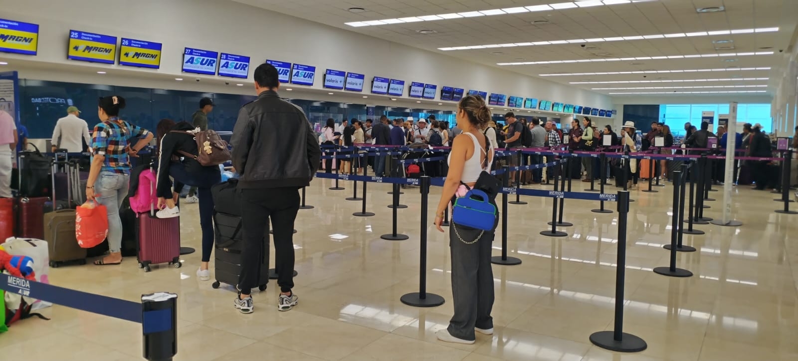 El aeropuerto de Mérida registra gran afluencia de viajeros este lunes