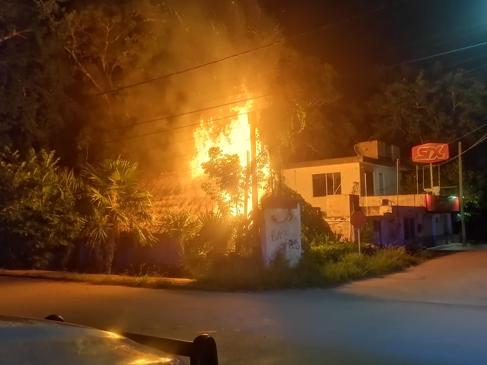 Incendio consume una casa en la Zona Maya de Quintana Roo