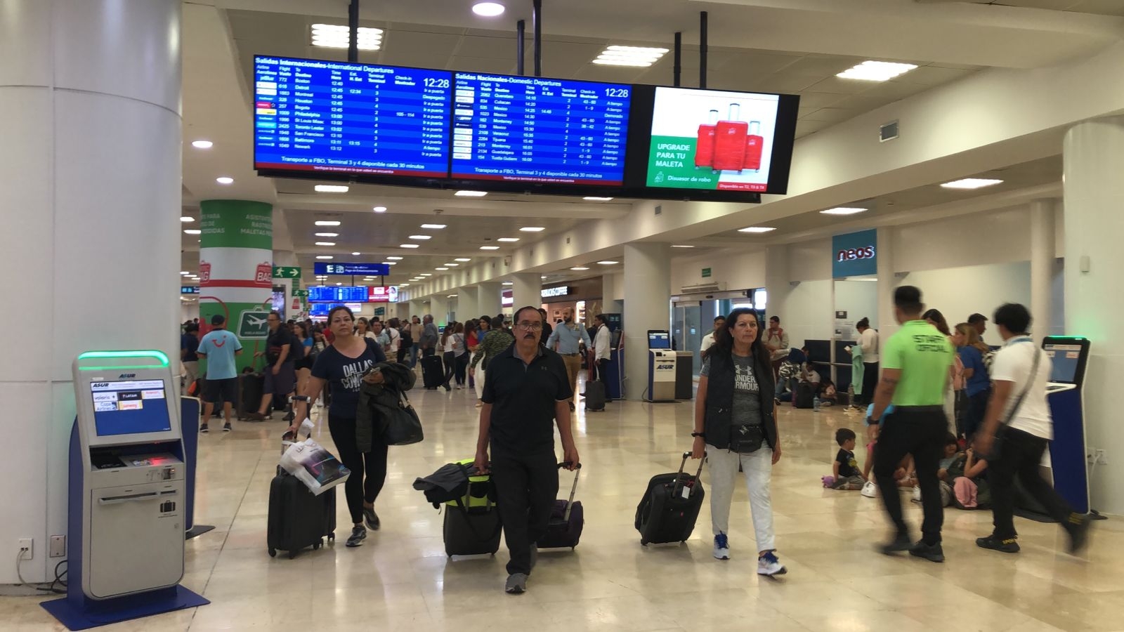 Aeropuerto de Cancún, sin vuelos afectados por el paso del Huracán Otis en Guerrero