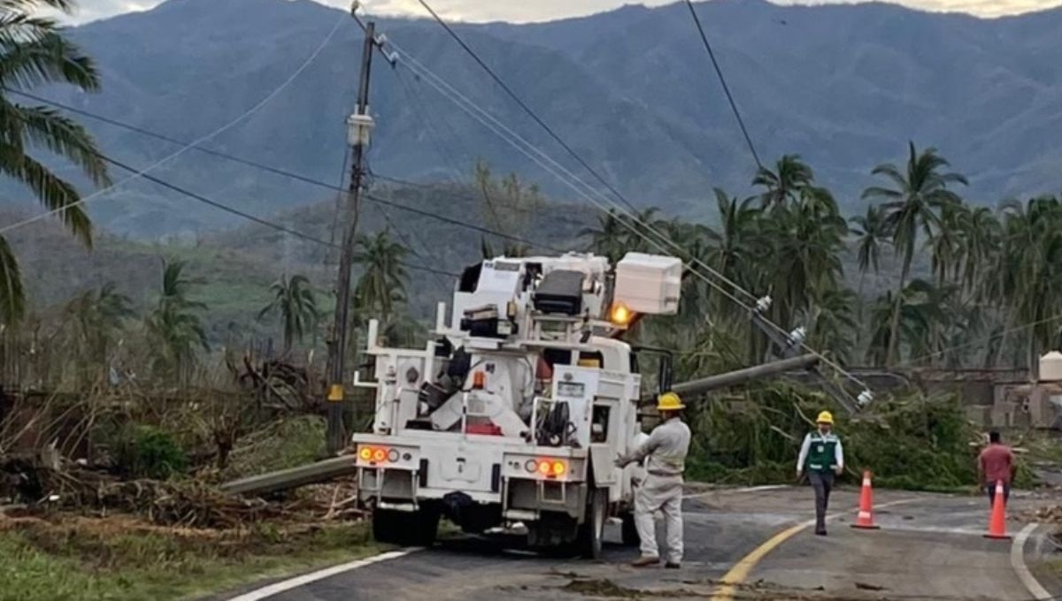 CFE trabaja con celeridad para restablecer el servicio eléctrico en Guerrero, tras el paso del Huracán Otis