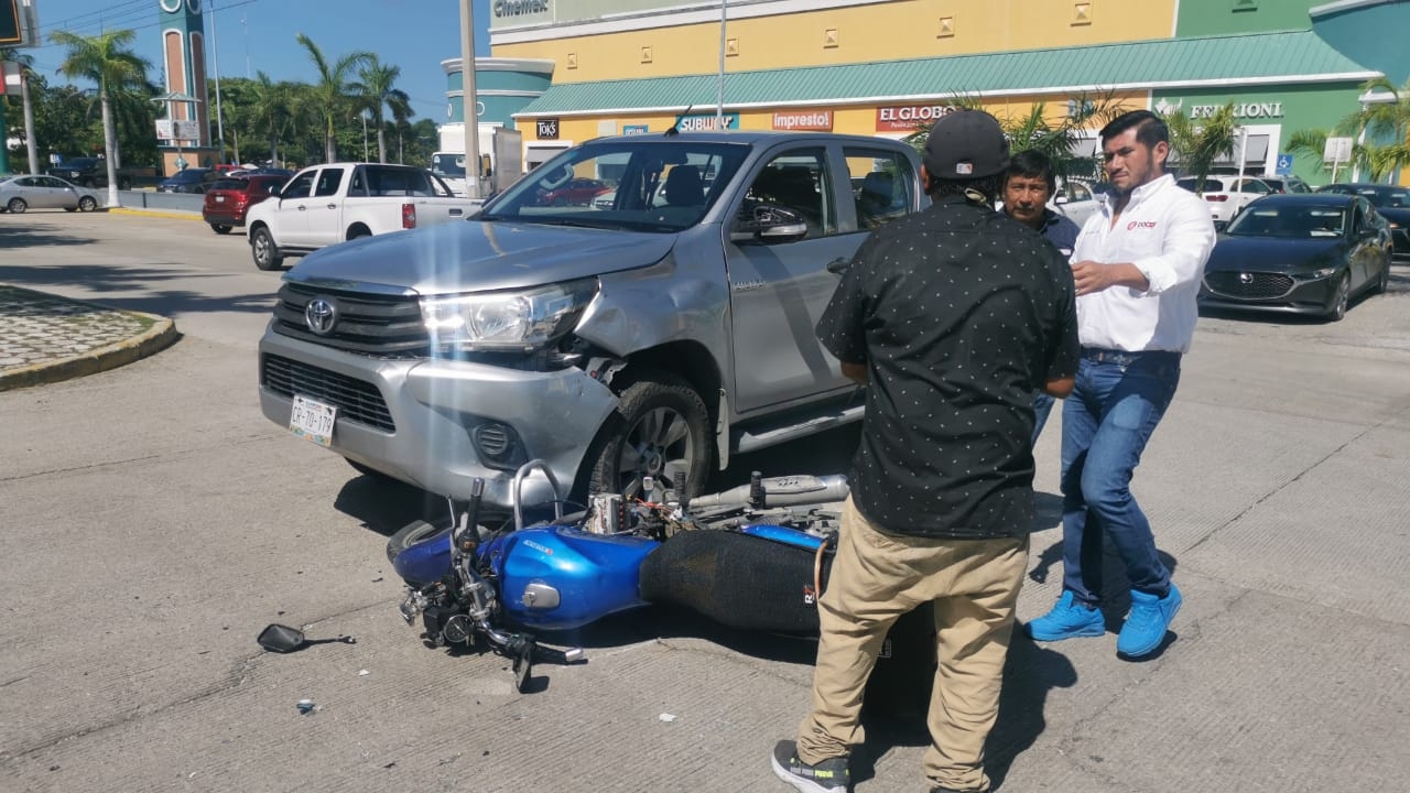 Ambas unidades presentaron daños materiales en el accidente