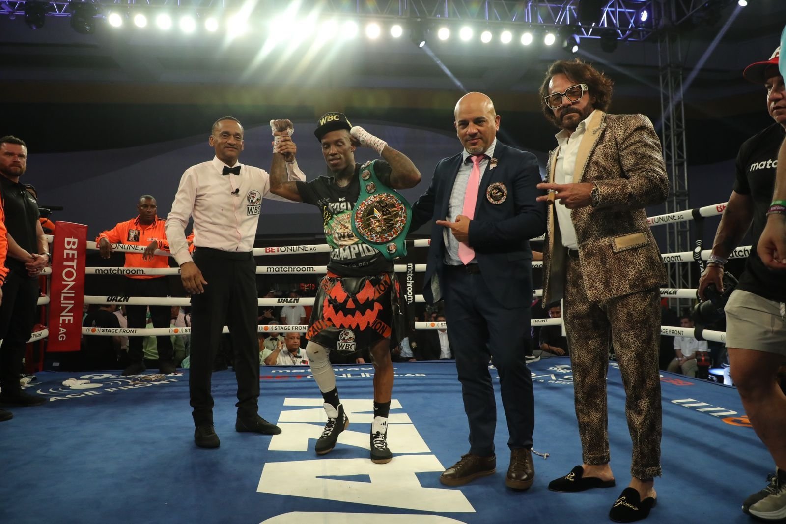 O’Shaquie Foster vence al mexicano Eduardo “Rocky” Hernández