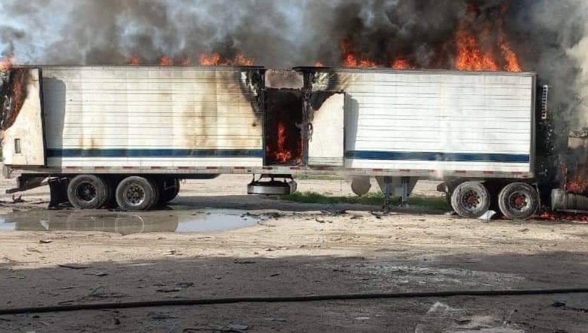 Se incendia tráiler cargado de hielo seco en Ciudad del Carmen