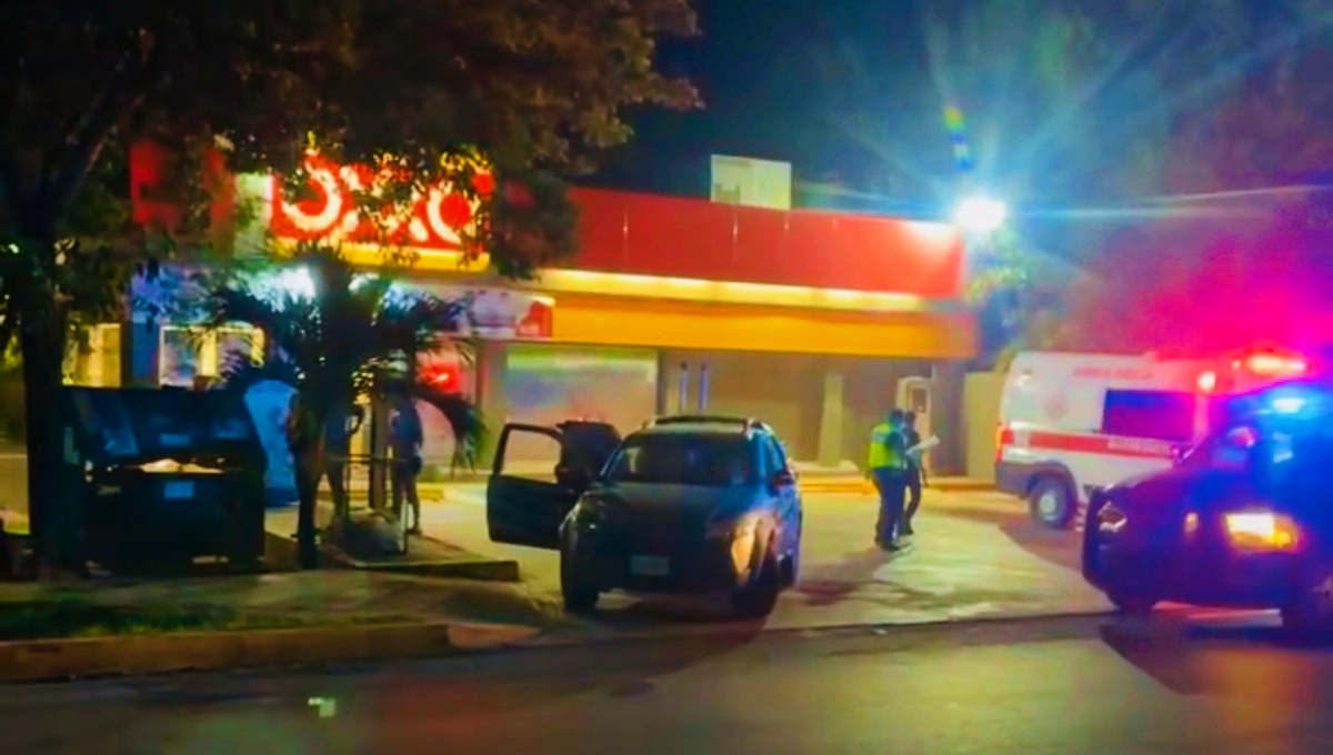 Acuchillan a un hombre en el estacionamiento de un Oxxo en Playa del Carmen