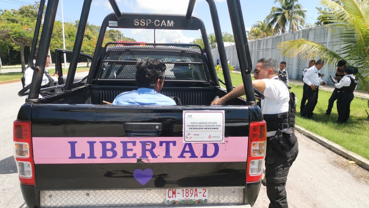 El hombre fue detenido cuando intentaba escapar sobre la avenida Isla de Tris