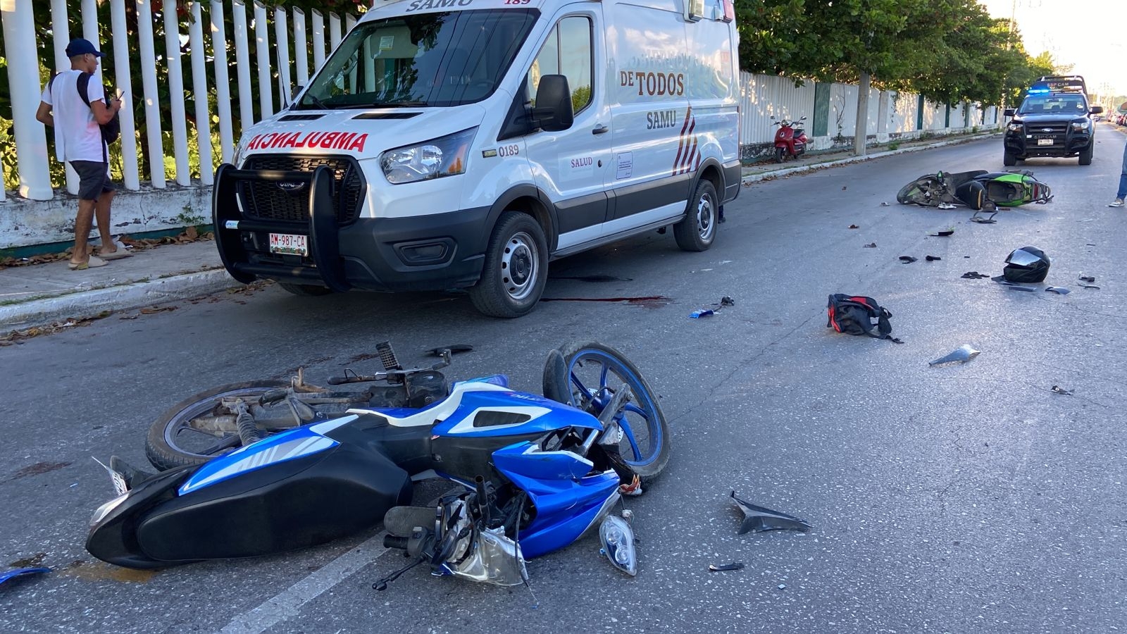 Motociclistas resultan heridos luego de chocar de frente en Campeche: EN VIVO