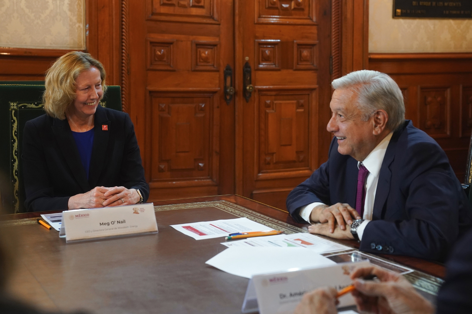 Meg O'Neill y AMLO dialogaron en Palacio Nacional